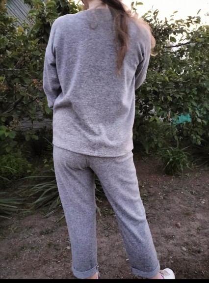 Костюм жіночий сірий ,, Україна''