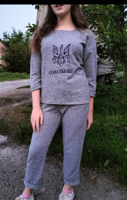 Костюм жіночий сірий ,, Україна''