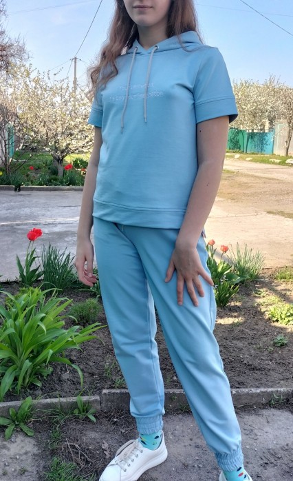 Стильний жіночий костюм