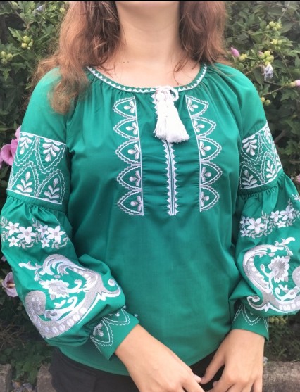 Вишиванка з монохромною вишивкою