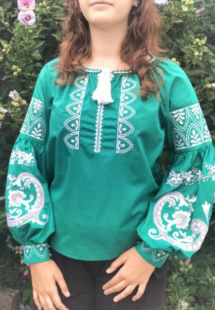 Вишиванка з монохромною вишивкою